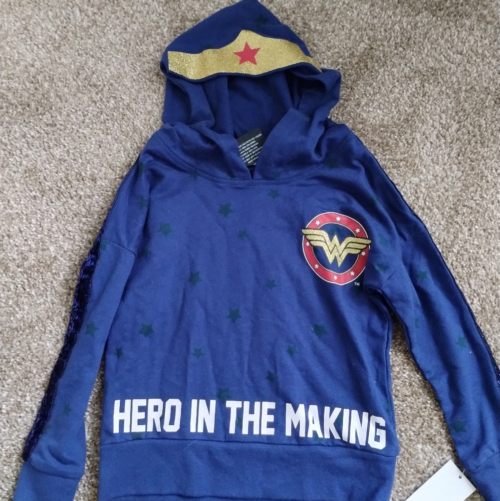 Girls XS Wonder Woman Pullover Shirt